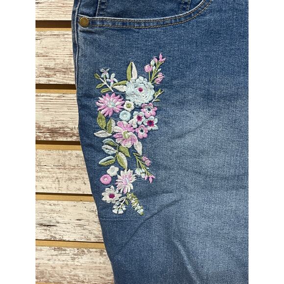 Woman Within Extended Plus Size Women's Jean Capri Size 36W Embroidered New - Picture 2 of 10